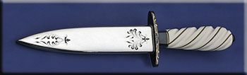 KBW000-iv-dagger-solo.jpg
