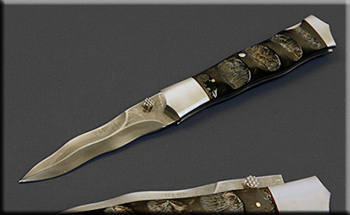 KMP013-Kriss-folder-solo.jpg